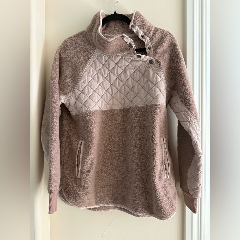 Abercrombie asymmetrical fleece in pink size medium